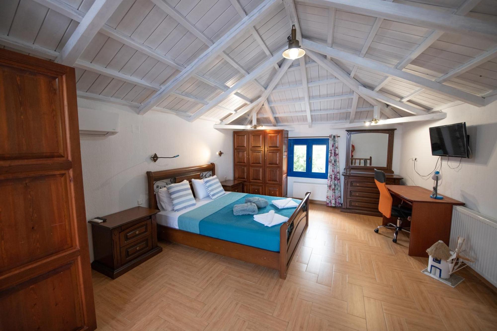Villa Evmenia Panoramic View & Sea Front Apartments Skopelos Town Exterior photo